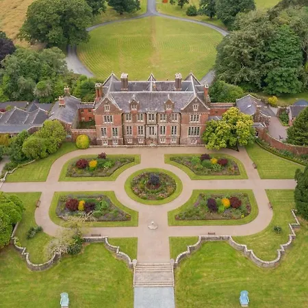 بيت للعطل Wells House & Gardens Self Catering Sleeps 8 The Forge