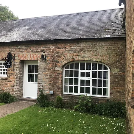 بيت للعطل Wells House & Gardens Self Catering Sleeps 8 The Forge