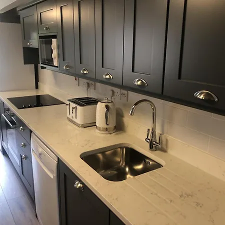 بيت للعطل Wells House & Gardens Self Catering Sleeps 8 The Forge *