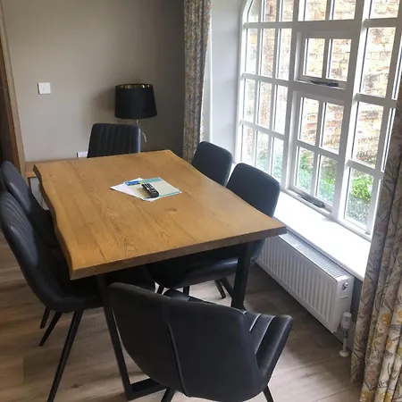 Wells House & Gardens Self Catering Sleeps 8 The Forge *