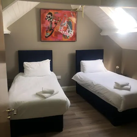 Wells House & Gardens Self Catering Sleeps 8 The Forge