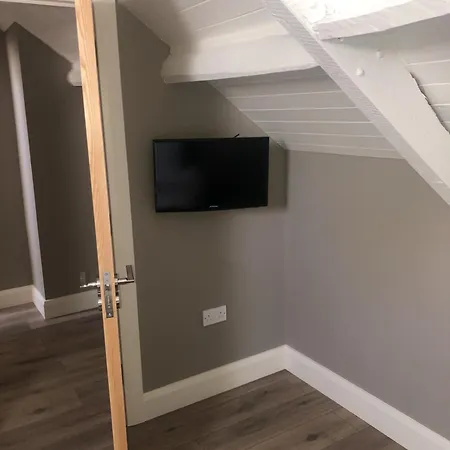 Wells House & Gardens Self Catering 3 Bedrooms & Sofa Bed Sleep8 *