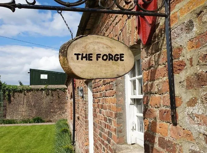 Newly Refurbished Self-catering Sleeping 6 Дом отдыха *